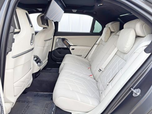 Used 2023 BMW i7 xDrive60 image 46