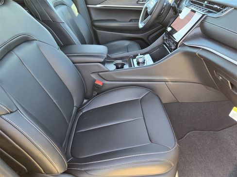 New 2025 Jeep Grand Cherokee L Limited w/ Black Appearance Package image 13