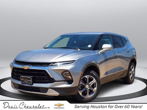 Used 2025 Chevrolet Blazer LT FWD image 1