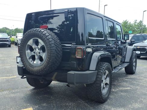 Used 2017 Jeep Wrangler Unlimited Sahara w/ Dual Top Group AWD/4WD image 3