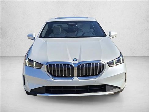 Used 2024 BMW 530i w/ Convenience Package RWD image 2