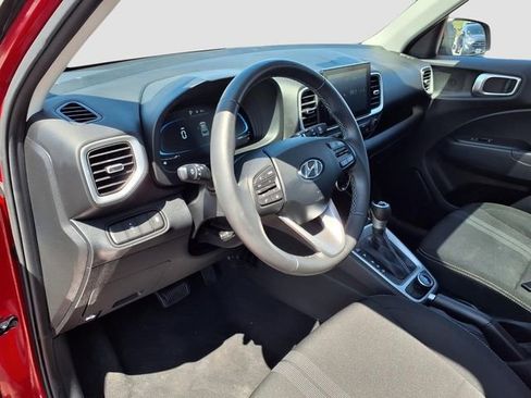 Used 2025 Hyundai Venue SEL FWD image 18
