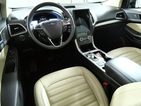 Certified 2024 Ford Edge SEL w/ Convenience Package AWD/4WD image 2