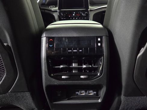 Used 2023 Jeep Grand Cherokee L Laredo AWD/4WD image 32