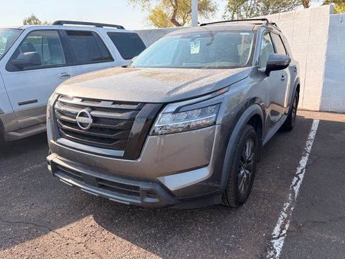 Used 2022 Nissan Pathfinder SV w/ SV Black Package FWD image 2