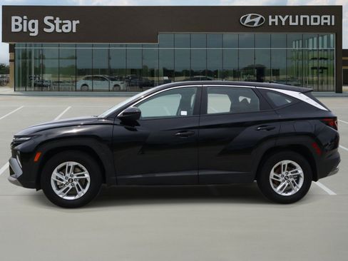 Used 2026 Hyundai Tucson SE FWD image 2