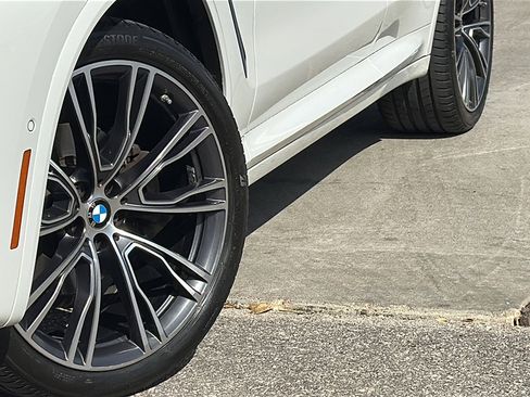 Used 2022 BMW X4 xDrive30i w/ M Sport Package image 3