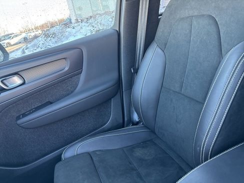 Used 2022 Volvo XC40 T5 R-Design w/ Climate Package image 29