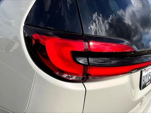 Used 2021 Chrysler Pacifica Pinnacle image 28