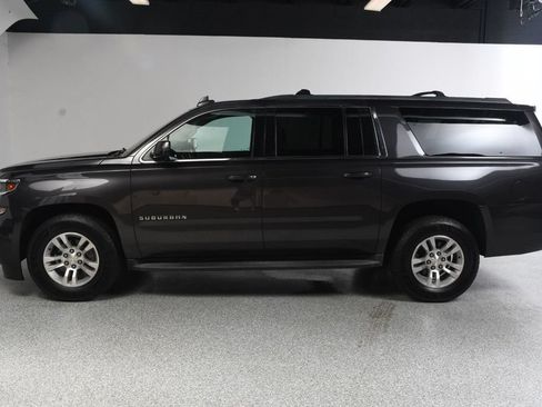 Used 2017 Chevrolet Suburban LS RWD image 4