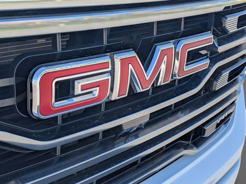 Used 2024 GMC Sierra 1500 AT4 w/ Technology Package image 5