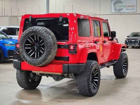Used 2017 Jeep Wrangler Unlimited Sahara w/ Connectivity Group AWD/4WD image 8