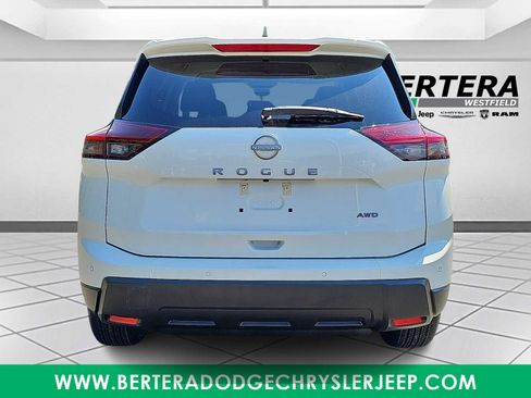 Used 2025 Nissan Rogue S AWD/4WD image 5