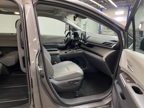 Used 2024 Toyota Sienna XLE image 19