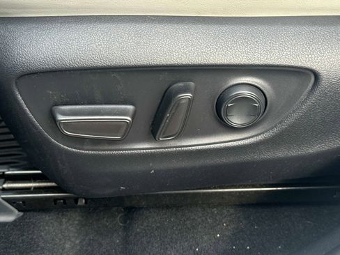 Used 2019 Toyota RAV4 Limited w/ Cold Weather Package image 20