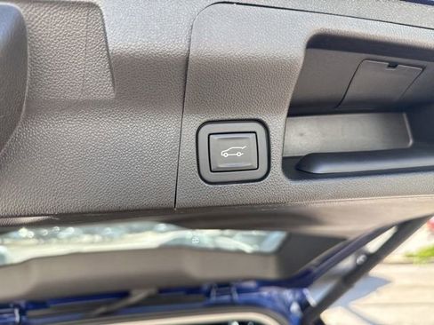 Used 2023 GMC Acadia SLE w/ Driver Convenience Package image 22