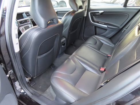 Used 2018 Volvo V60 T5 Dynamic image 9