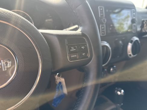 Used 2012 Jeep Wrangler Unlimited Rubicon AWD/4WD image 24