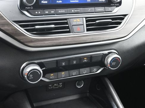 Used 2024 Nissan Altima 2.5 SV FWD image 17