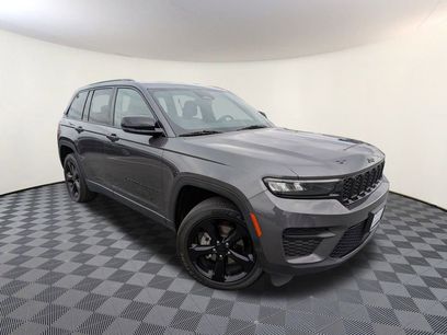 Used 2023 Jeep Grand Cherokee Altitude