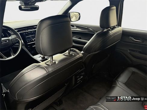 Used 2023 Jeep Grand Cherokee Altitude image 15
