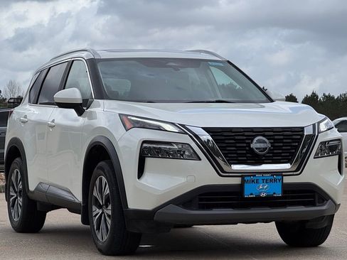 Used 2023 Nissan Rogue SV w/ SV Premium B Package image 10