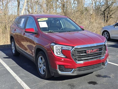 Used 2023 GMC Terrain SLE image 1