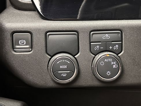 Used 2025 Chevrolet Silverado 1500 LT RWD image 18