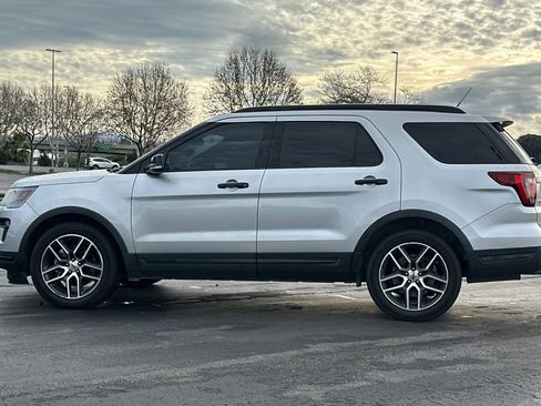 Used 2019 Ford Explorer Sport image 7