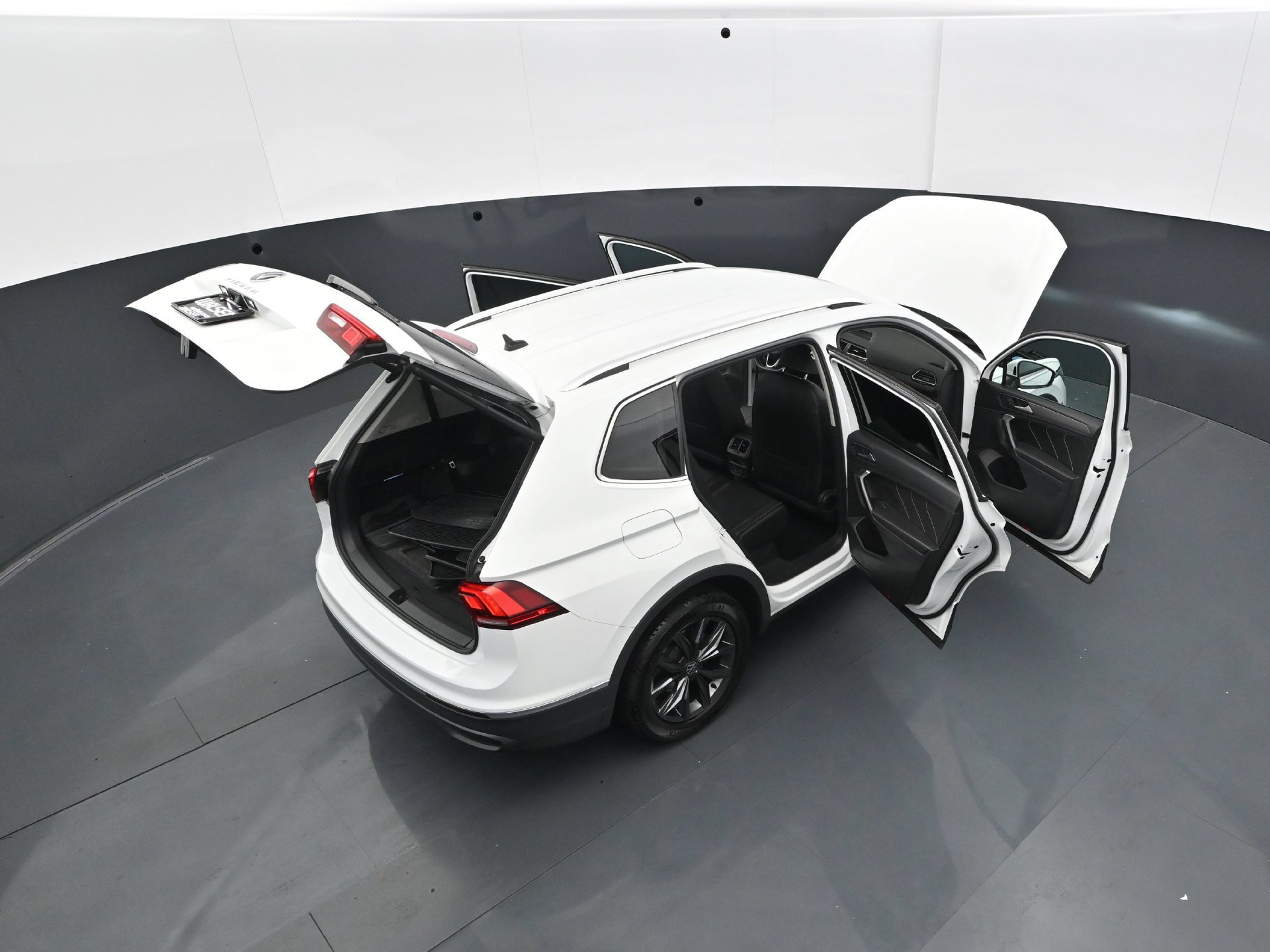 Used 2022 Volkswagen Tiguan SE FWD image 43