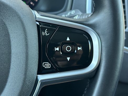 Certified 2025 Volvo XC90 B5 Core AWD/4WD image 30