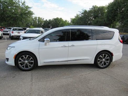 Used 2017 Chrysler Pacifica Limited FWD image 4