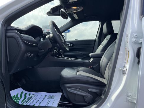 New 2026 Jeep Compass Latitude image 16