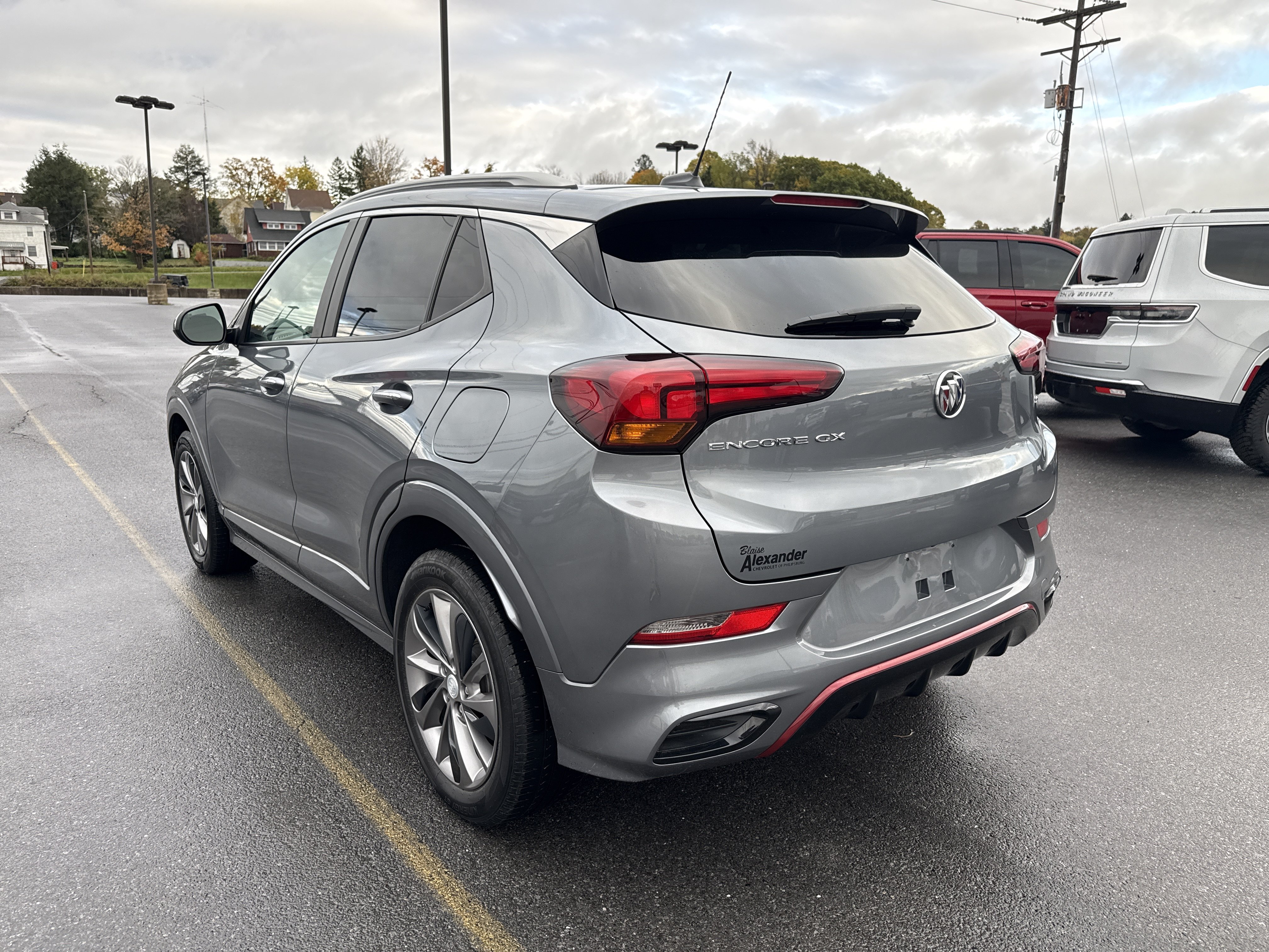 Used 2022 Buick Encore GX Select w/ Sport Touring Package FWD image 4