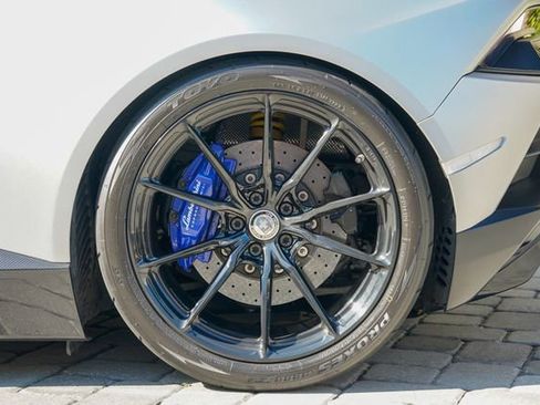 Used 2020 Lamborghini Huracan EVO image 16
