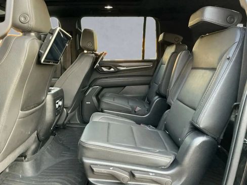 Used 2022 GMC Yukon XL Denali image 14