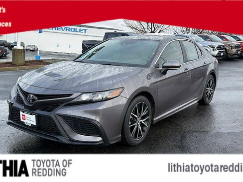 Certified 2022 Toyota Camry SE image 1