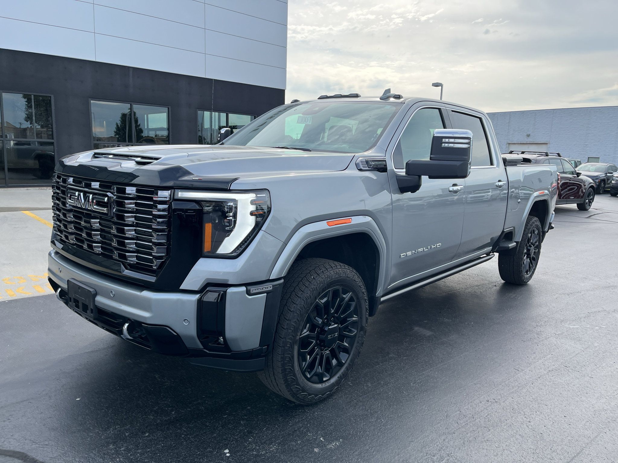 Used 2025 GMC Sierra 2500 Denali Ultimate AWD/4WD image 4
