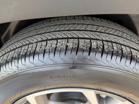 Used 2025 Chevrolet Trax LT w/ LT Convenience Package FWD image 29