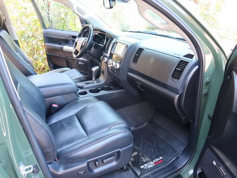 Used 2020 Toyota Sequoia TRD Pro AWD/4WD image 35