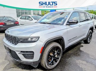 Used 2025 Jeep Grand Cherokee Altitude AWD/4WD video 1