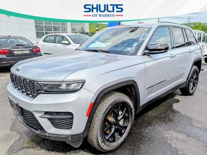 Used 2025 Jeep Grand Cherokee Altitude