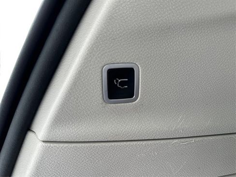 Used 2018 Chrysler Pacifica Touring-L Plus image 20