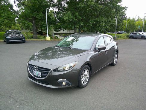 Used 2016 MAZDA MAZDA3 i Touring w/ Popular Equipment Package FWD image 1