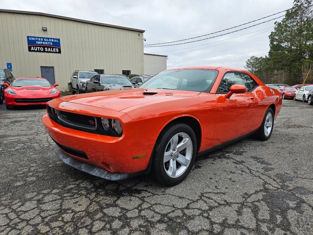 Used 2010 Dodge Challenger R/T RWD image 2