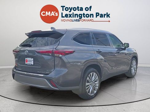 Used 2024 Toyota Highlander Platinum AWD/4WD image 5