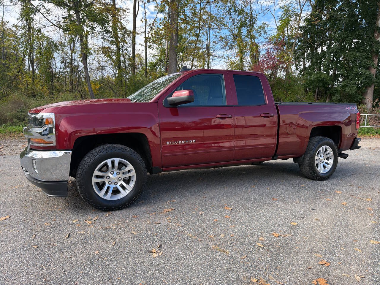 Used 2017 Chevrolet Silverado 1500 LT w/ All Star Edition AWD/4WD image 3