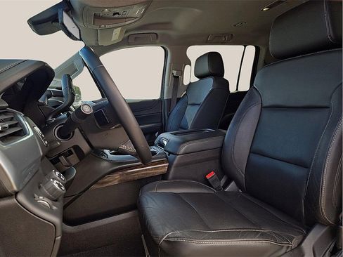 Used 2019 Chevrolet Suburban LT image 14