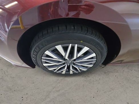 Used 2025 Nissan Altima 2.5 SV FWD image 9