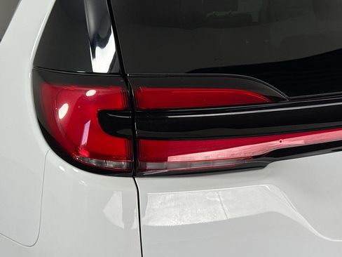 Used 2024 Chrysler Pacifica Touring-L FWD image 36